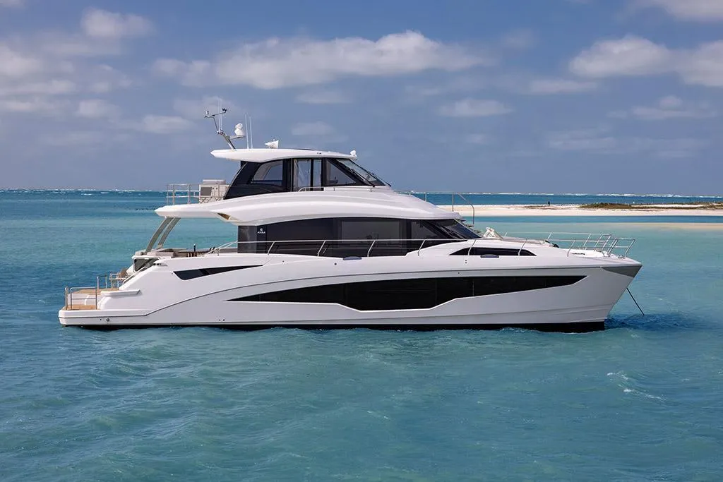 2023-Aquila-70-Luxury-MarineMax