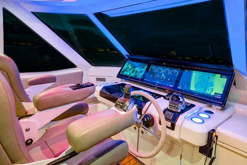  Yacht Photos Pics 2023-Aquila-70-Luxury-MarineMax