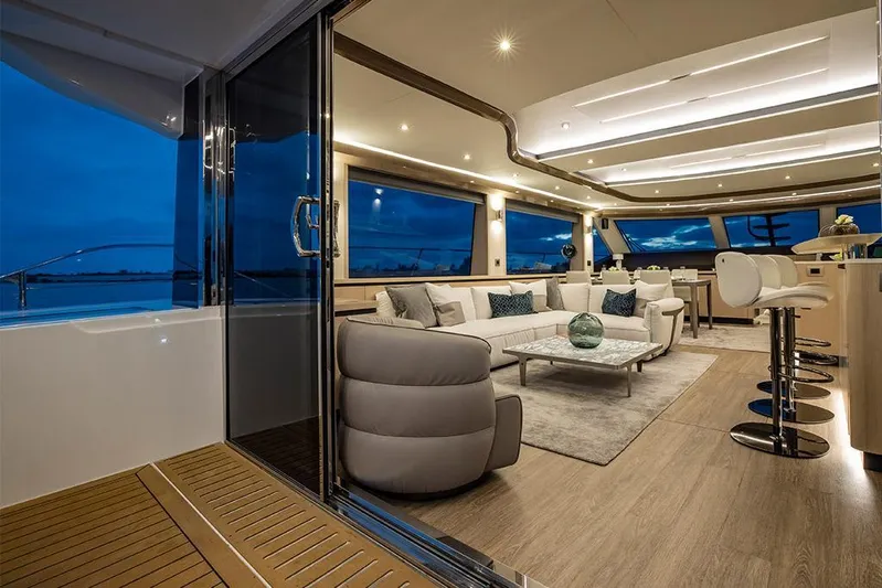 Yacht Photos Pics 2023-Aquila-70-Luxury-MarineMax