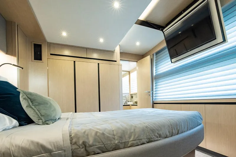  Yacht Photos Pics 2023-Aquila-70-Luxury-MarineMax