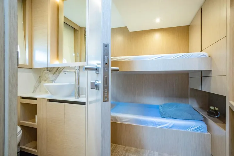  Yacht Photos Pics 2023-Aquila-70-Luxury-MarineMax