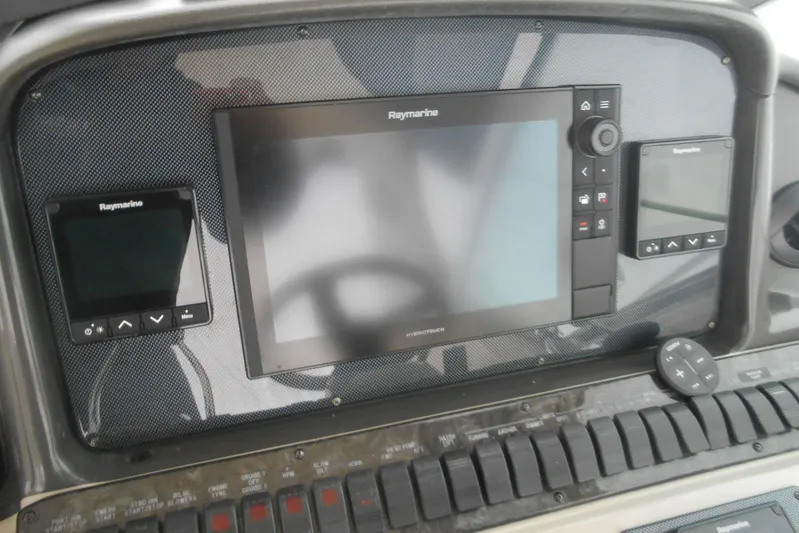  Yacht Photos Pics Control panel of 2007 Sea Ray 44 Sundancer with Raymarine navigation system.