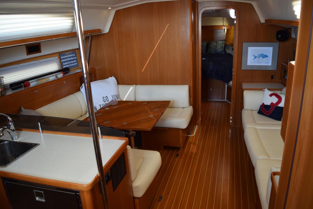 2020 Catalina 43 