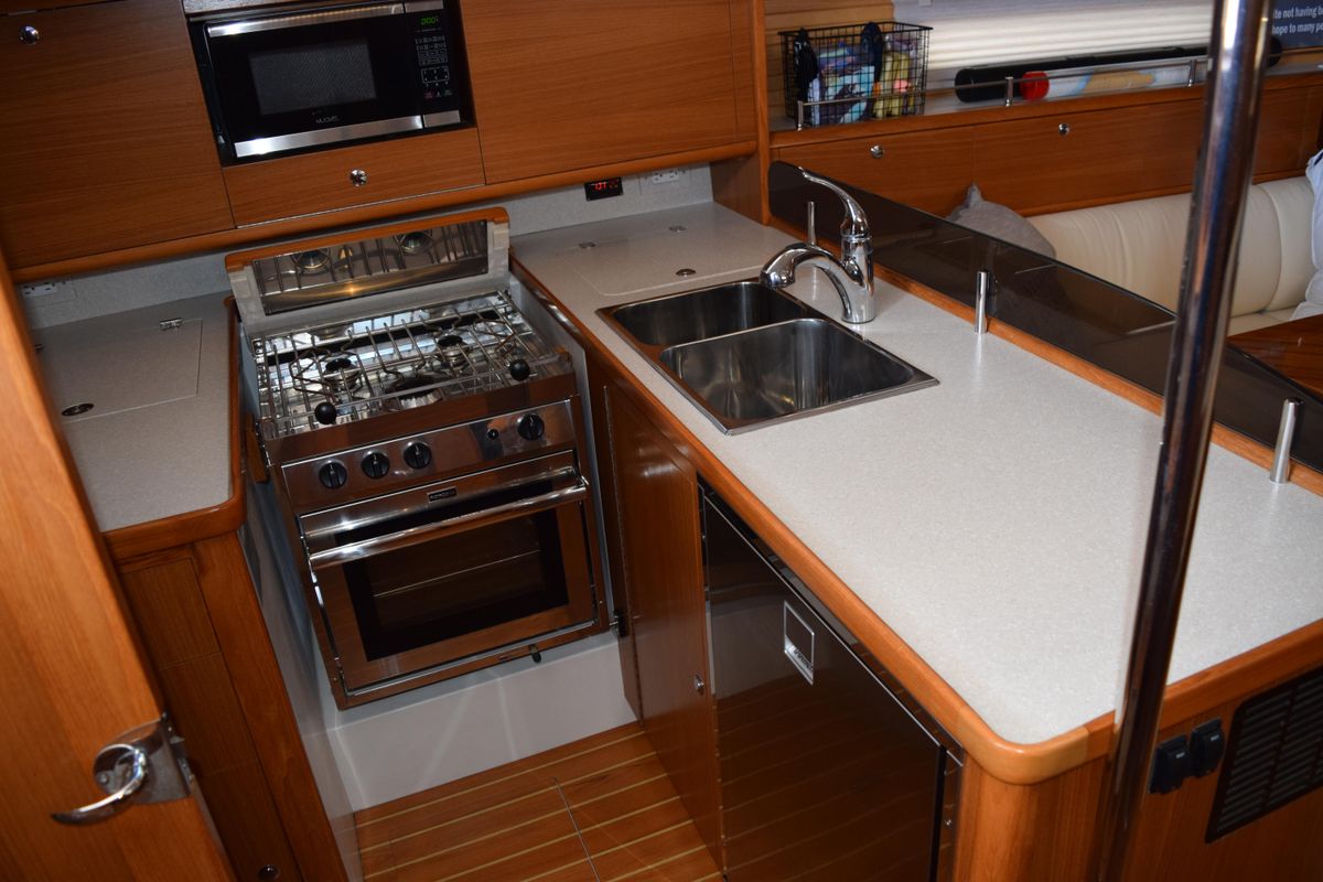 2020 Catalina 43 