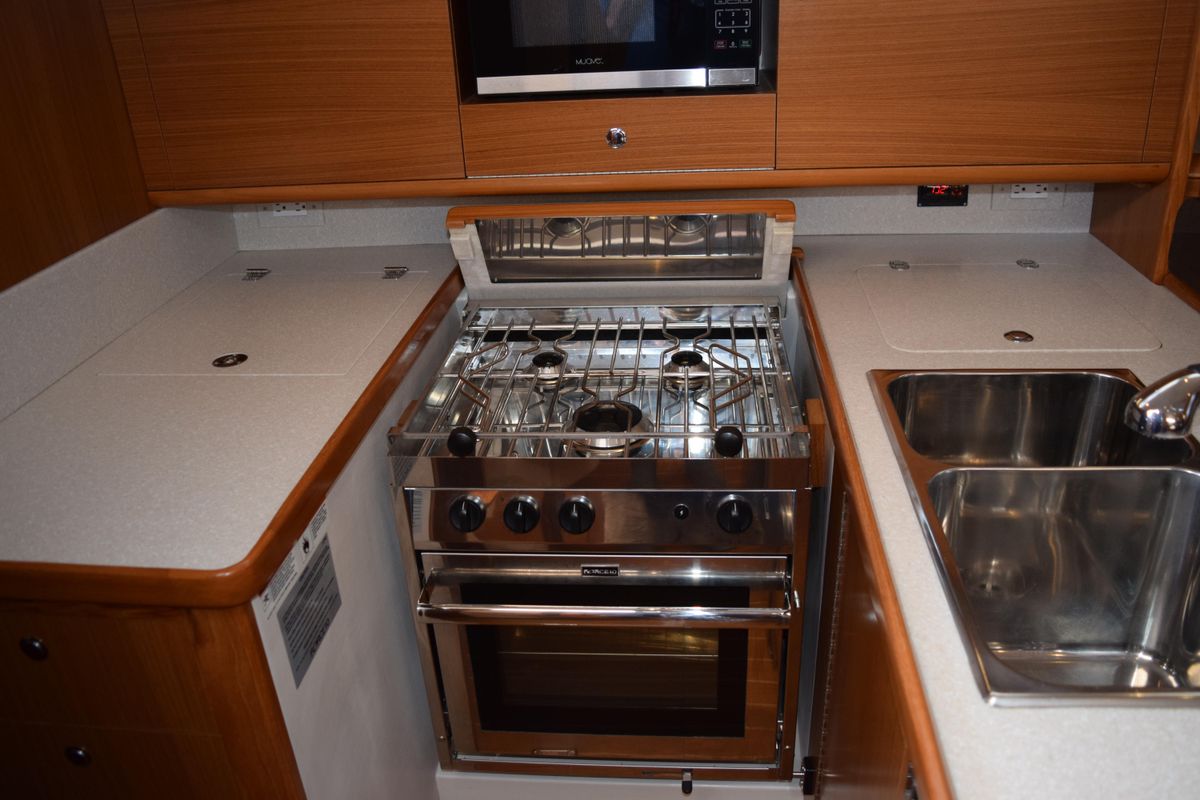 2020 Catalina 43 