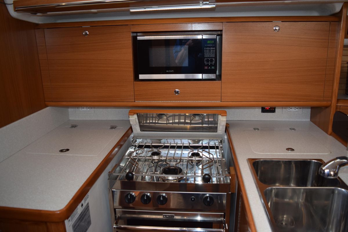 2020 Catalina 43 