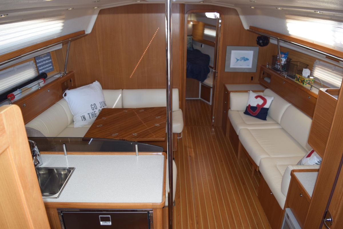 2020 Catalina 43 