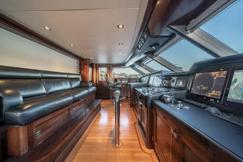 Moatize Yacht Photos Pics Luxurious Pendennis Custom yacht interior with leather seating and advanced navigation systems, built in 1998.