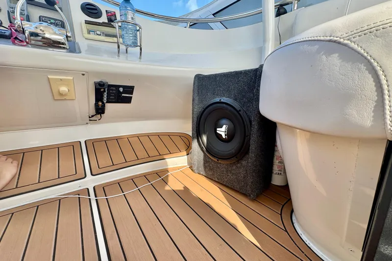 Water Baby Yacht Photos Pics Interior of 2007 Carver 43 Motor Yacht with speaker and wooden flooring.