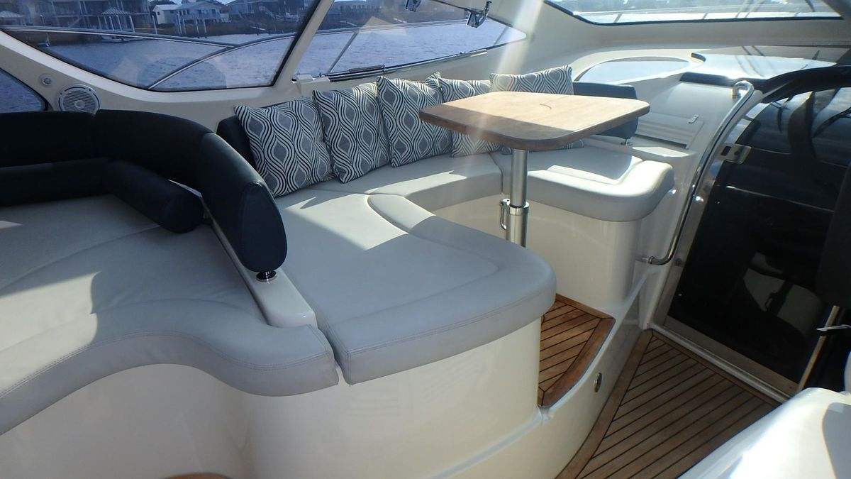 2006 Azimut 55 