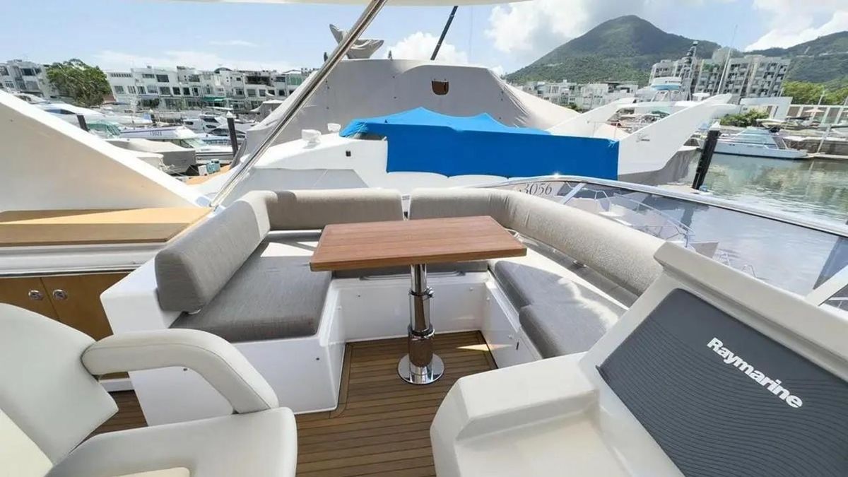 2017 Azimut 68 