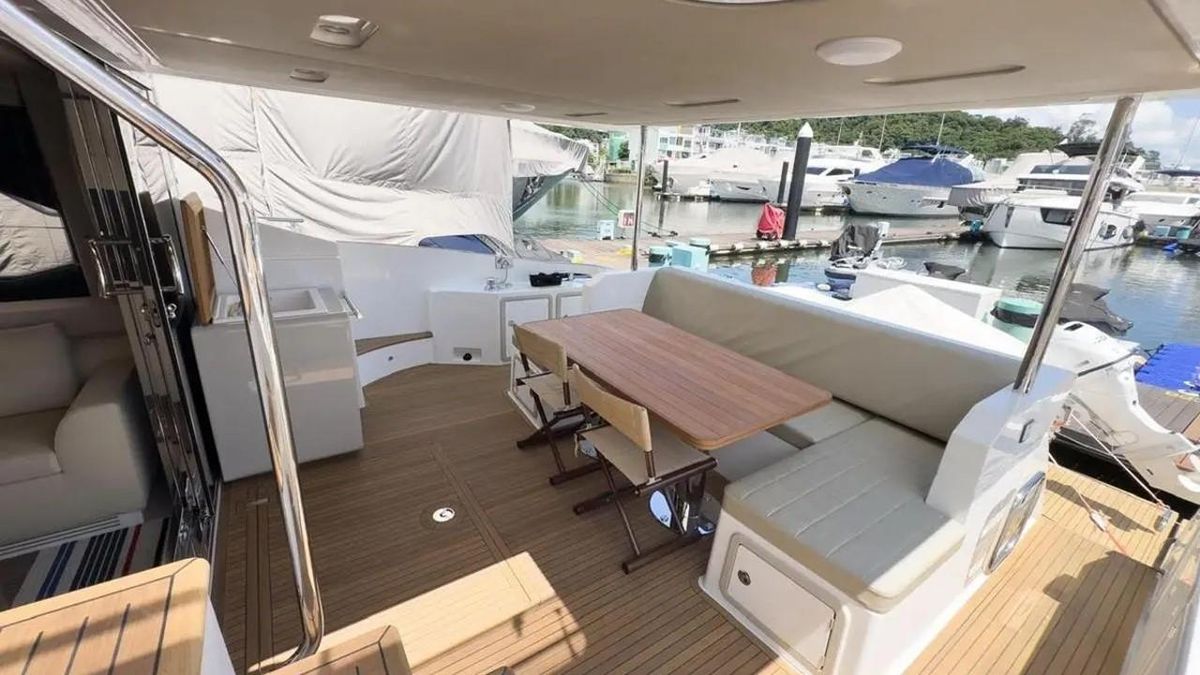 2017 Azimut 68 