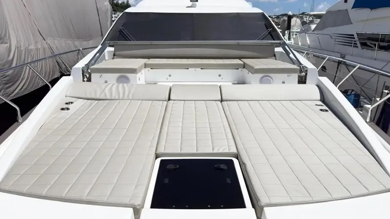  Yacht Photos Pics AZIMUT 66 FLY