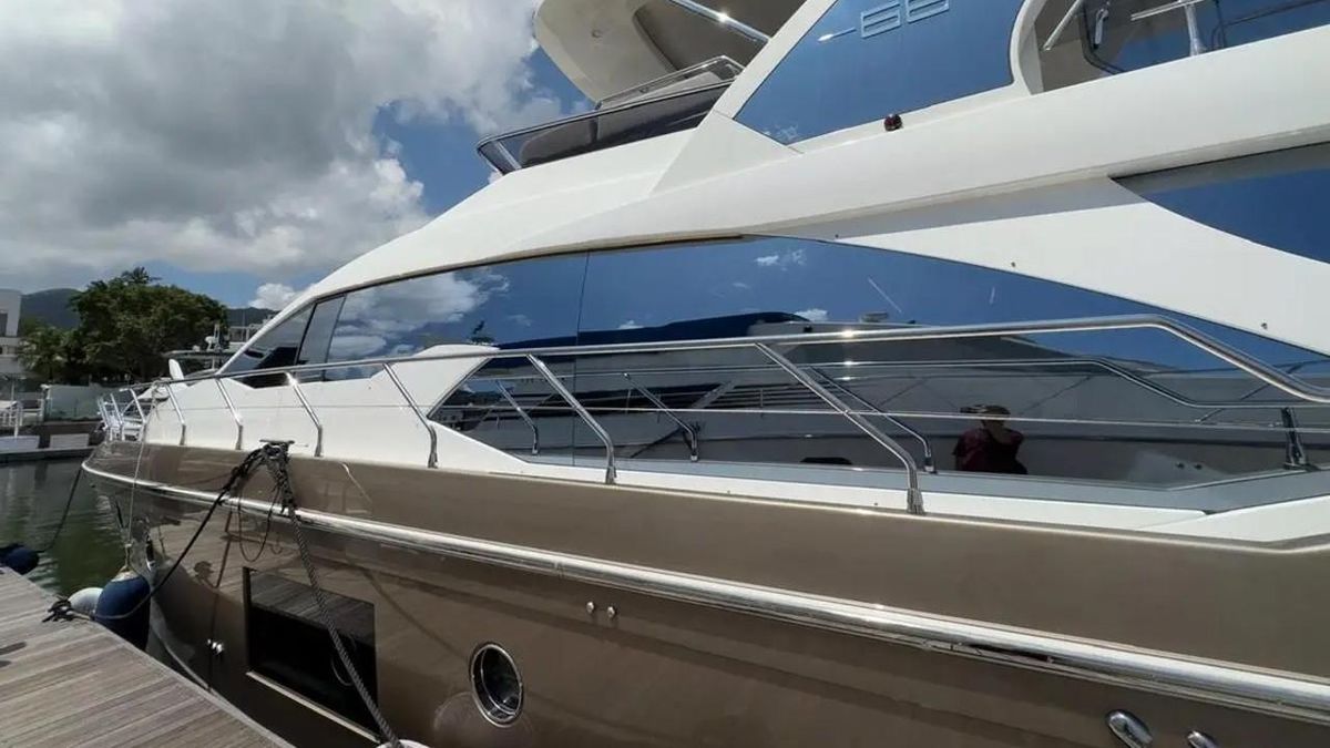 2017 Azimut 68 