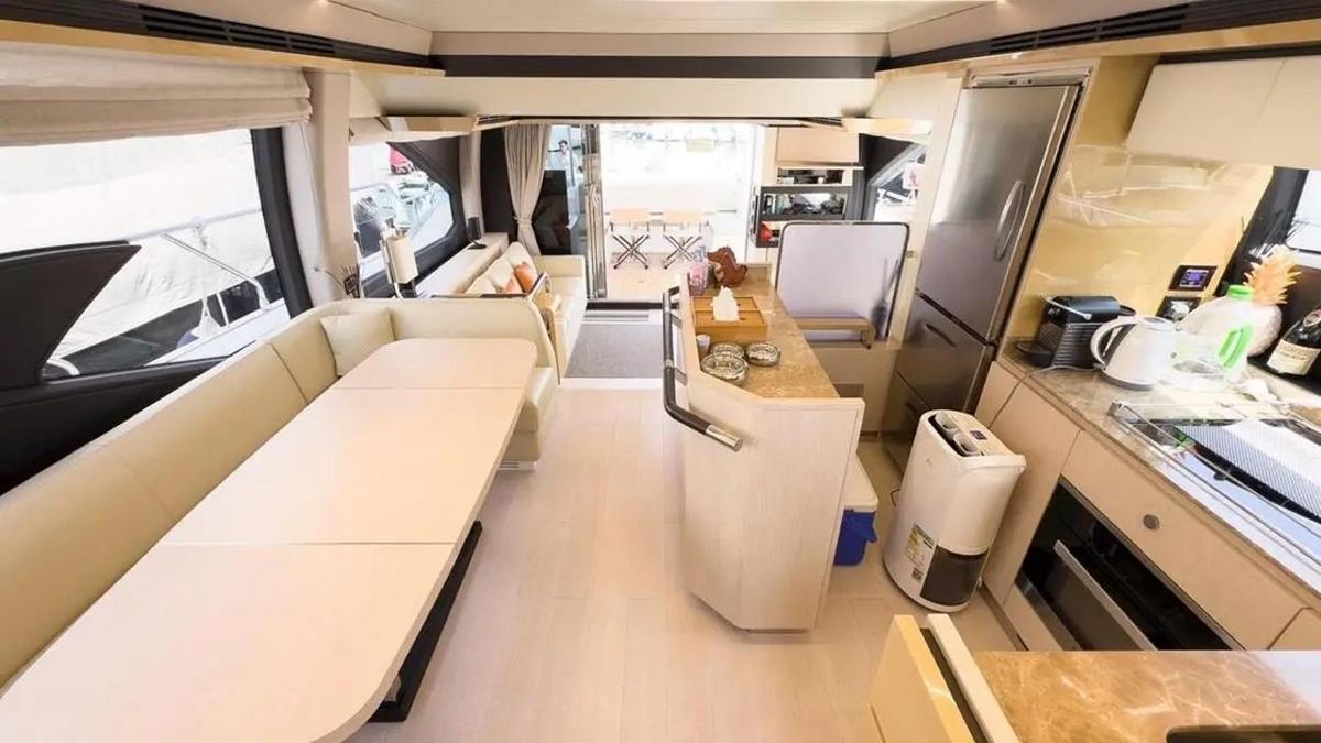 2017 Azimut 68 