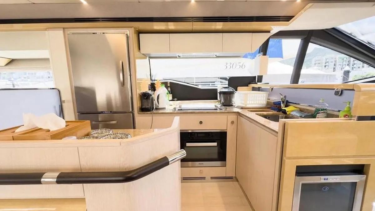 2017 Azimut 68 