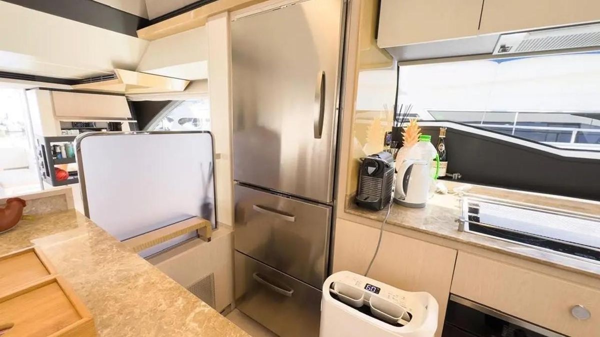 2017 Azimut 68 