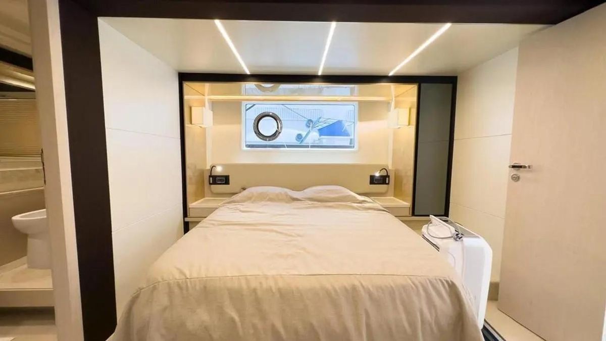 2017 Azimut 68 