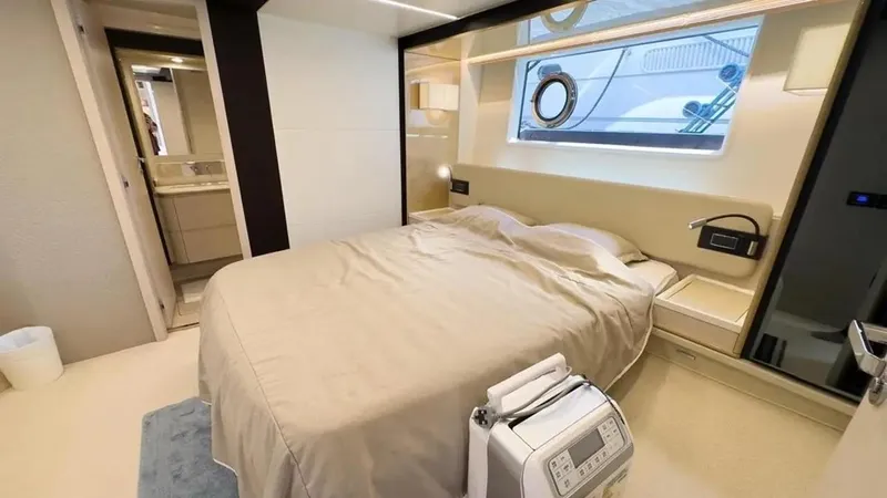  Yacht Photos Pics AZIMUT 66 FLY