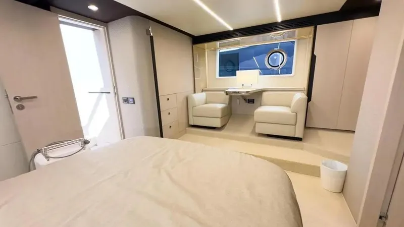  Yacht Photos Pics AZIMUT 66 FLY