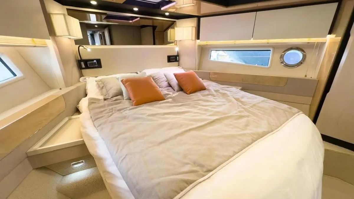 2017 Azimut 68 
