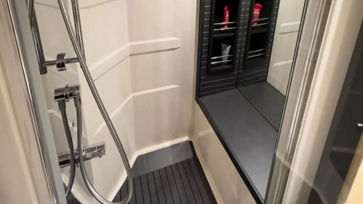 2017 Azimut 68 