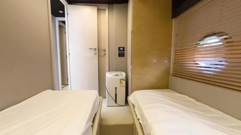  Yacht Photos Pics AZIMUT 66 FLY