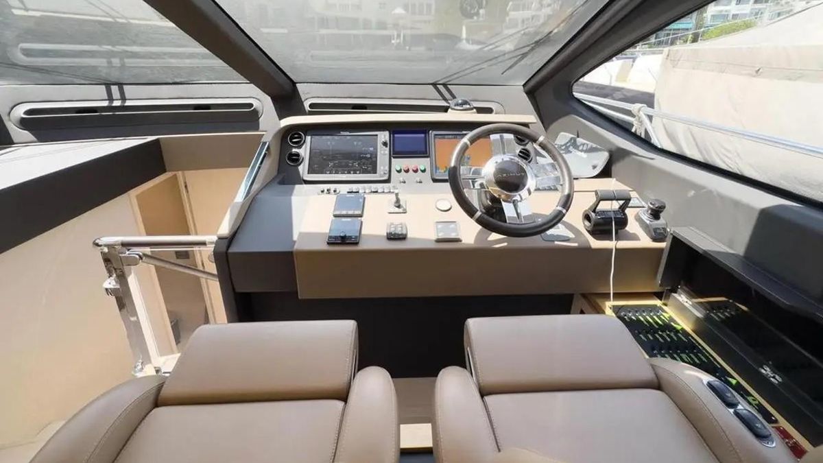 2017 Azimut 68 