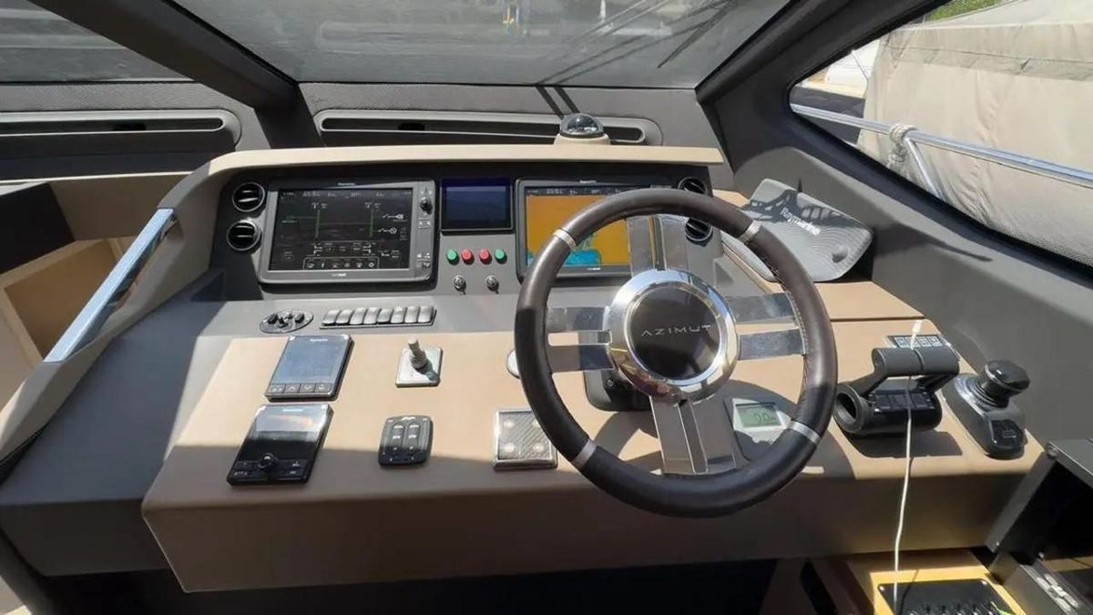 2017 Azimut 68 