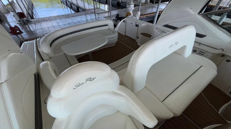  Yacht Photos Pics 2004 Sea Ray 420 Sundancer yacht interior with white seating and wooden flooring.