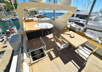  Yacht Photos Pics Luxurious Tecnomar NADARA 80 flybridge yacht deck with jacuzzi and dining area, 2008 model.