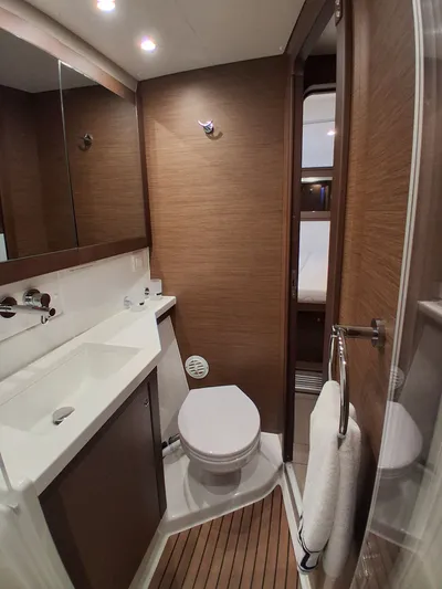 Paper Doll Yacht Photos Pics Luxurious bathroom interior of 2019 Lagoon 450 F yacht with modern fixtures.