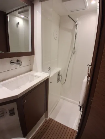 Paper Doll Yacht Photos Pics Modern bathroom in 2019 Lagoon 450 F yacht with shower and sink.