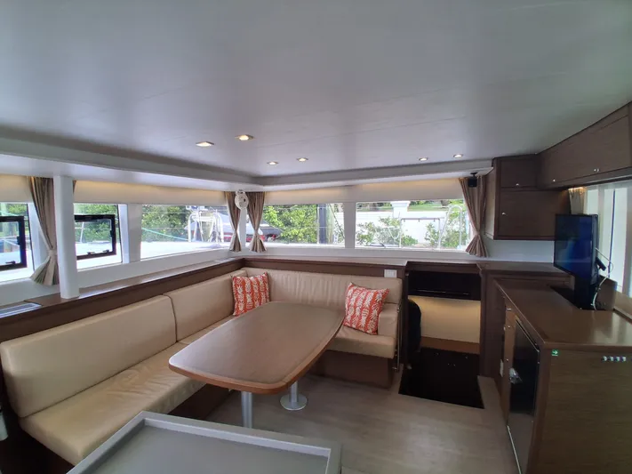 Paper Doll Yacht Photos Pics Interior of 2019 Lagoon 450 F catamaran with modern seating and large windows.