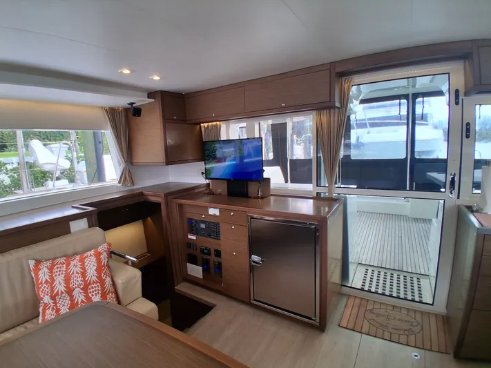 Paper Doll Yacht Photos Pics Interior of 2019 Lagoon 450 F yacht with modern furnishings and large windows.