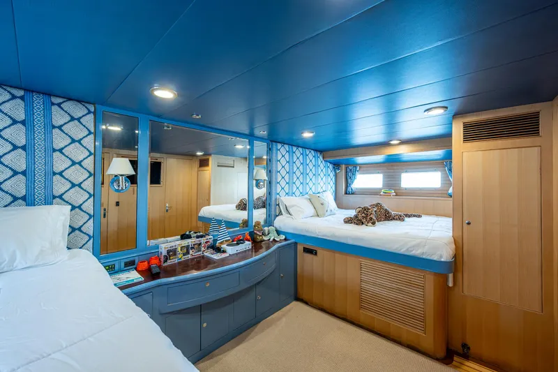 Pivot Yacht Photos Pics 