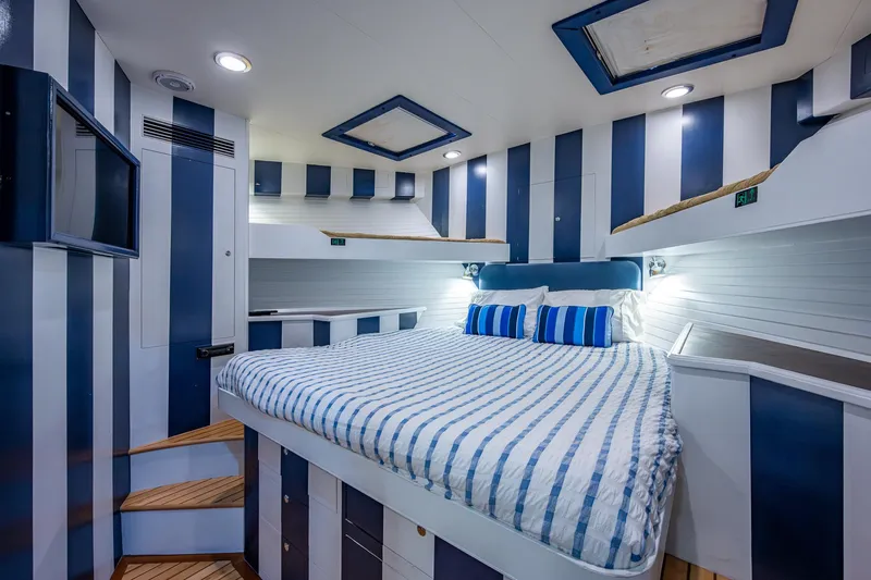 Pivot Yacht Photos Pics 