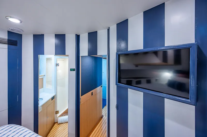 Pivot Yacht Photos Pics 