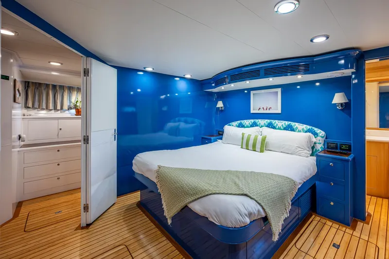 Pivot Yacht Photos Pics 