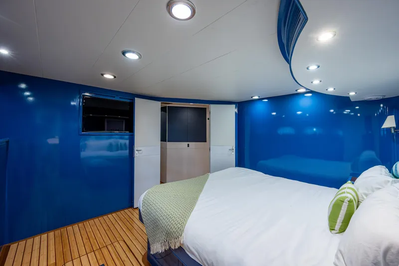 Pivot Yacht Photos Pics 