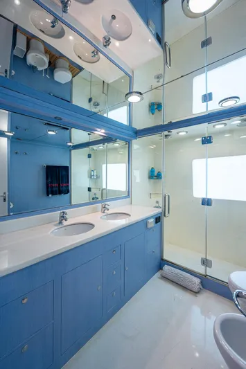 Pivot Yacht Photos Pics 