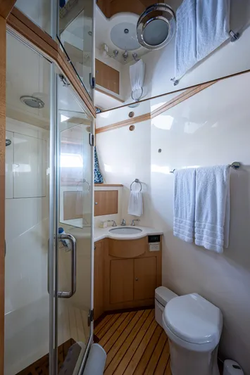 Pivot Yacht Photos Pics 