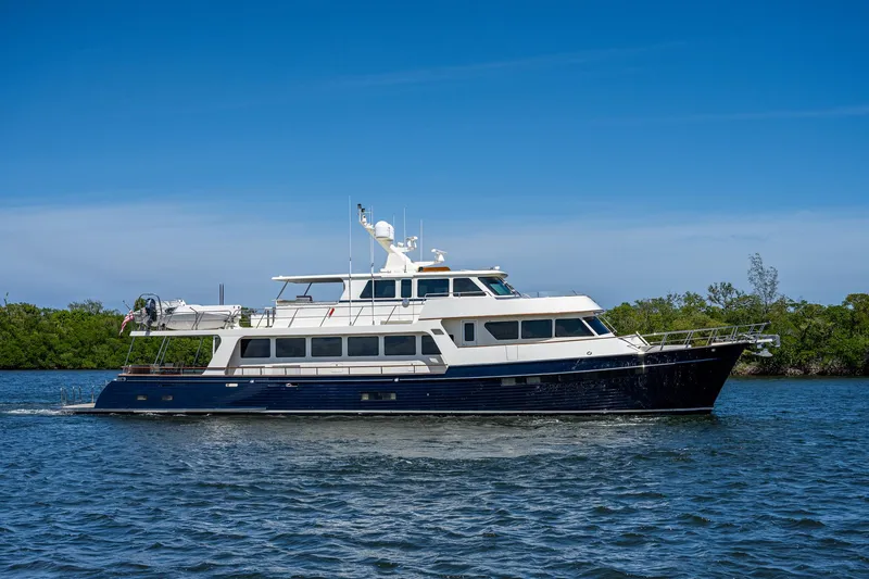 Pivot Yacht Photos Pics 