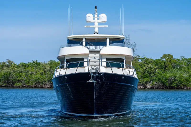 Pivot Yacht Photos Pics 