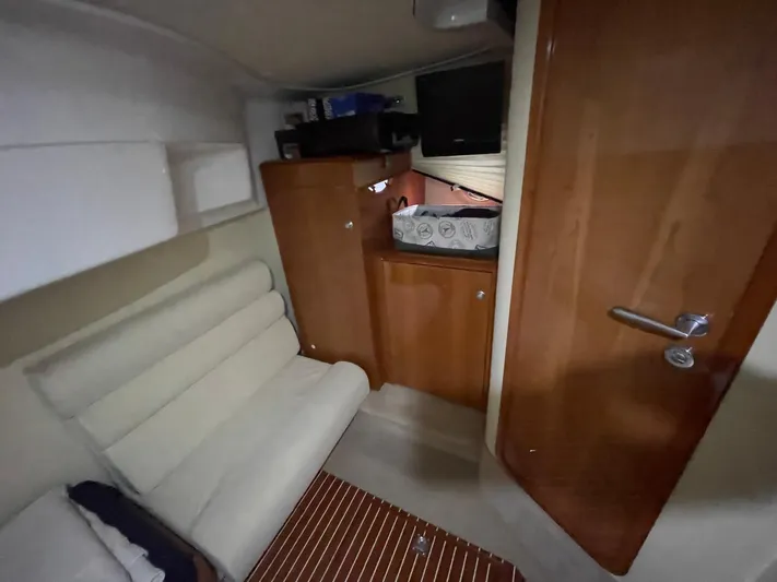  Yacht Photos Pics 431a22cc-8ec9-4d4a-9a2d-85e4e52360d1.jpeg