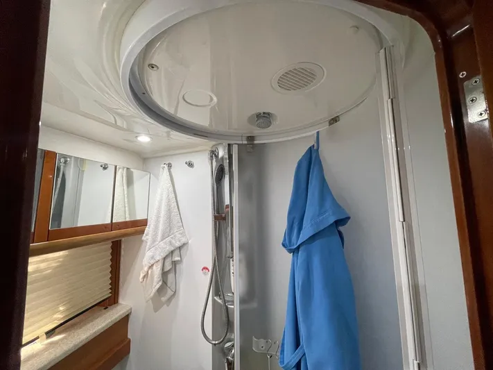  Yacht Photos Pics da09b8bf-50f1-493e-8759-9f69f58a8be0.jpeg