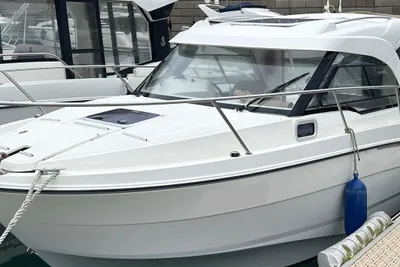 2017 Beneteau Antares 8