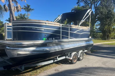 Crestliner 200 RALLY