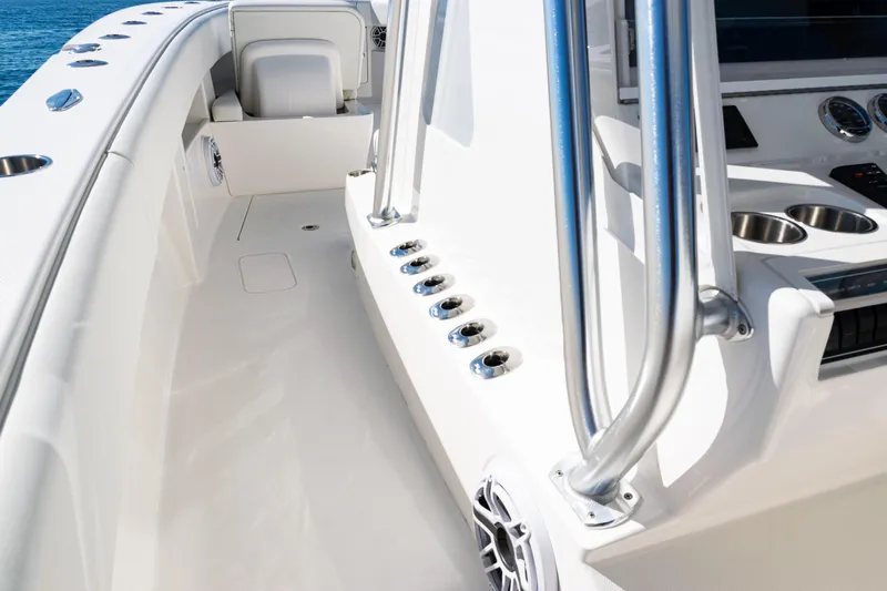  Yacht Photos Pics 2024 SeaVee 390B boat interior with sleek design and modern features.