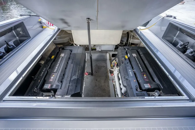 L.o.u. Yacht Photos Pics Engine compartment of a 2016 VanDutch 55 yacht with Volvo Penta engines.